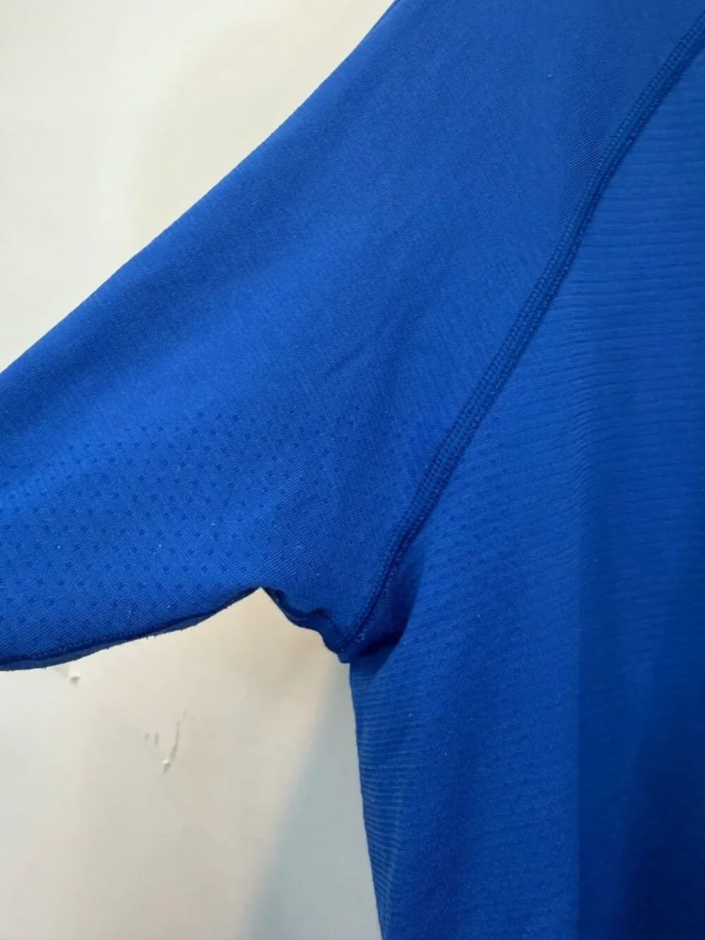 Lululemon Women's Swiftly Tech Long Sleeve Top Waist Length Royal Blue Size 14